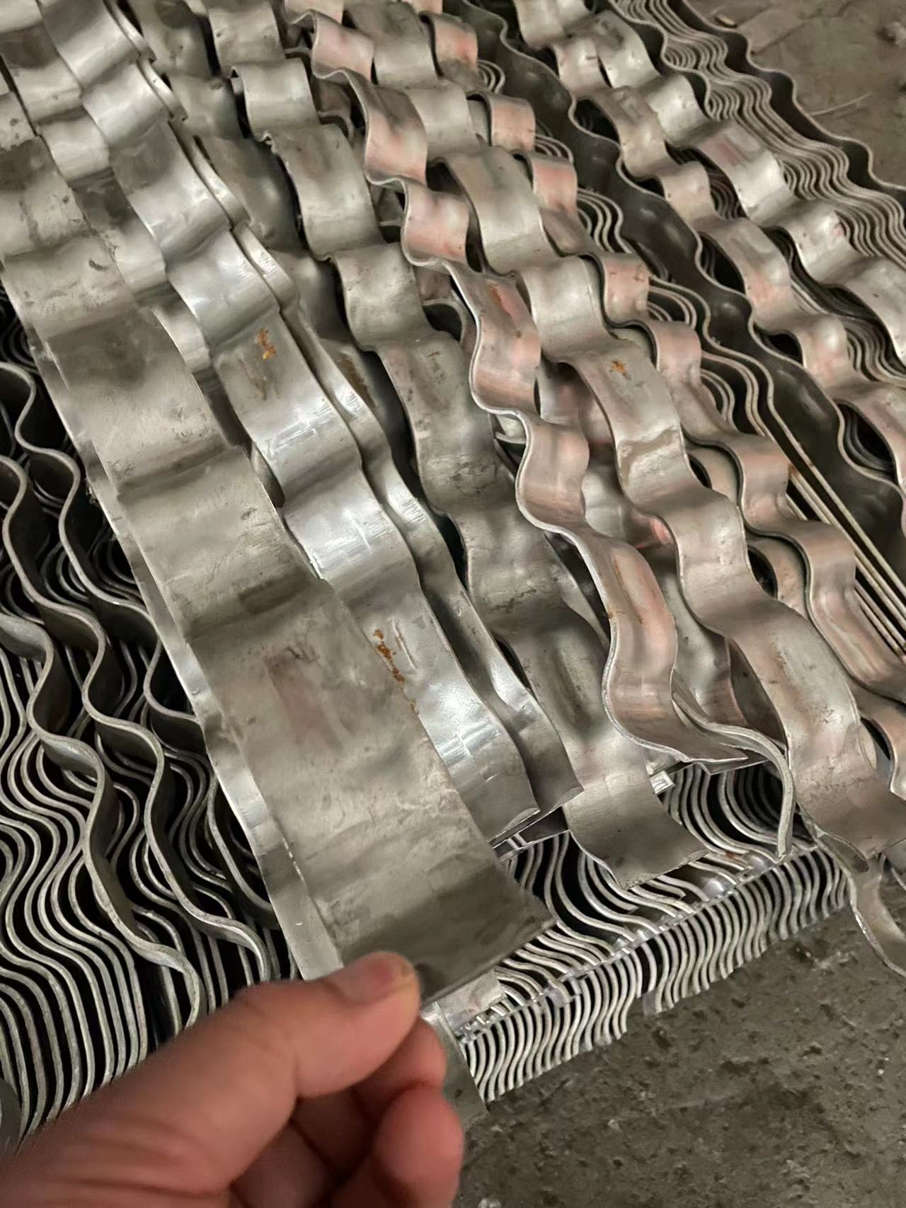 疏型管夾